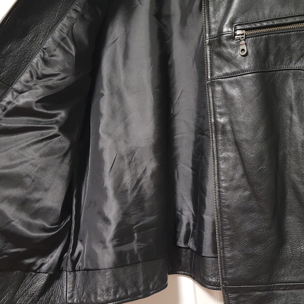 Elegant Black Leather Women's Jacket - Picture 6 of 11